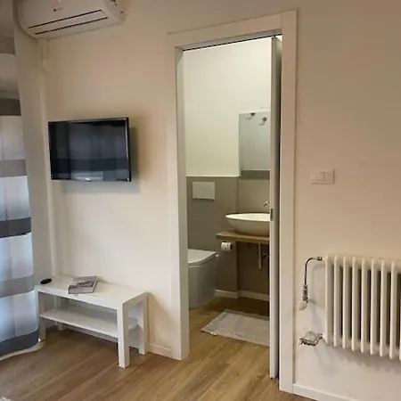 Monolocale Con Terrazzo Апартаменти Модена